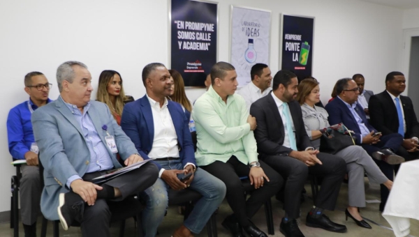 Director de Crédito Promipyme y directores regionales celebran primera reunión conjunta del año